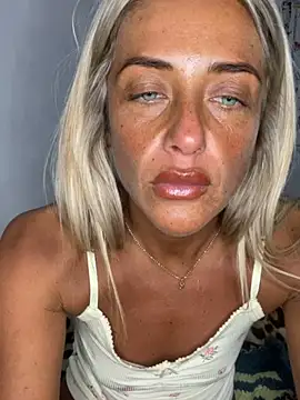 ScarlettGold_ webkamerás műsora