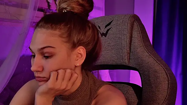 Sweet_Emilya Adlı Modelin Canlı XXX Sohbeti