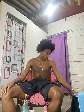 Show modela Larry-n-clouds na web-kameri