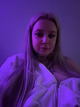 Chiibi élő XXX-chatje