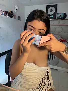 lucianaroyのライブXXXチャッ  ト