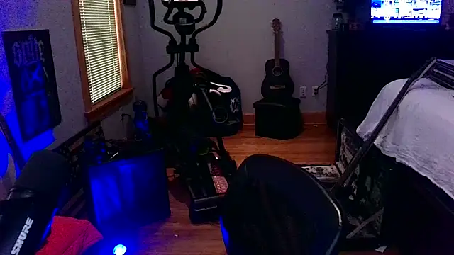 LEVIATHANX666: διαδικτυακό σόου στην κάμερα