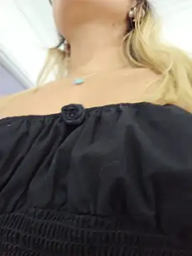 Pretty_roxxyy's Live XXX Chat