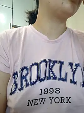 Emi_hot1 Adlı Modelin Canlı XXX Sohbeti