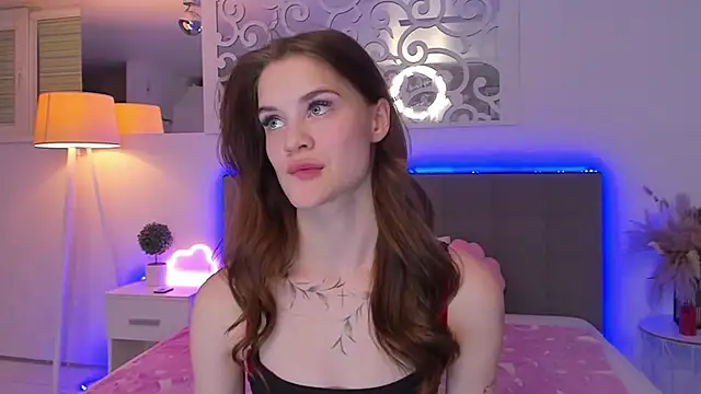 XXX chat uživo modela LuisaClover