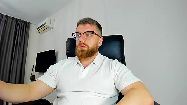 Show modela Findom_guy na web-kameri