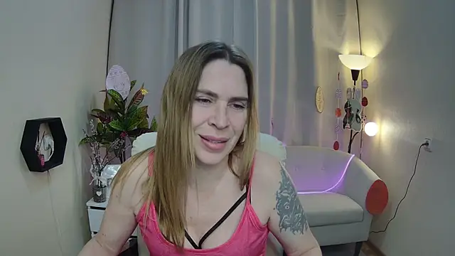 Chat XXX en directo de TessaDaybreak