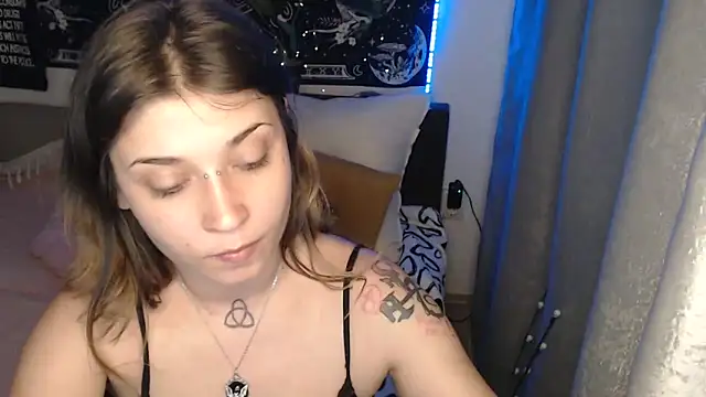 AlienforTwentyn Live XXX chat