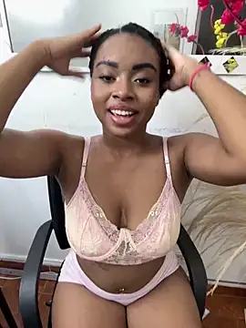 Kloe_rousse01 Adlı Modelin Canlı XXX Sohbeti