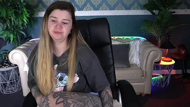 AmellyMilly Adlı Modelin Canlı XXX Sohbeti