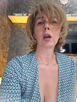 stellahere8: онлайн-секс-чат