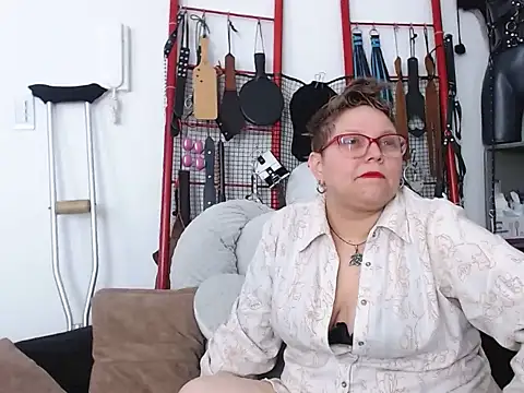 Leah_R: онлайн-секс-чат