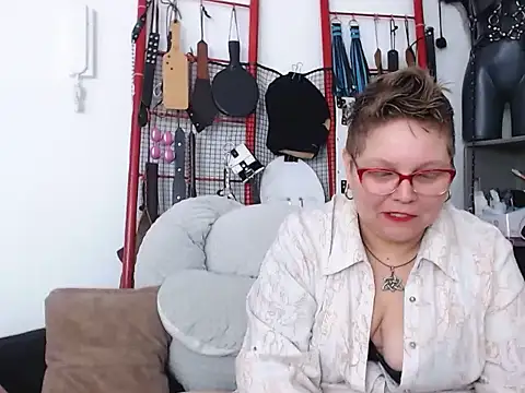 Leah_R Live XXX-Chat