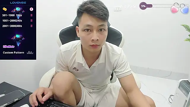 Naughty___asian Adlı Modelin Canlı XXX Sohbeti