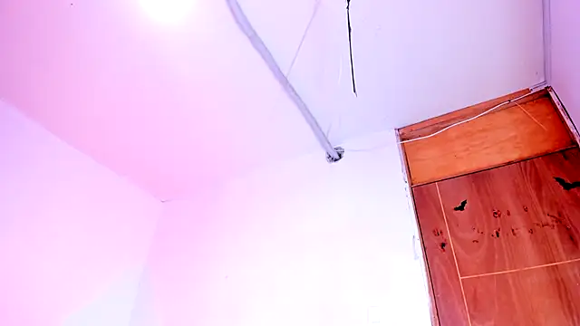 Emily_Coper18 Adlı Modelin Canlı XXX Sohbeti