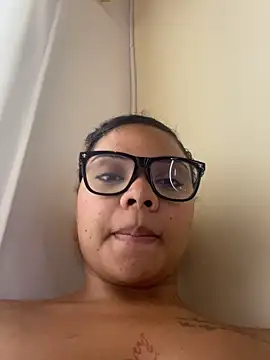 Sembang XXX Secara Langsung Eloisa_cleavage_