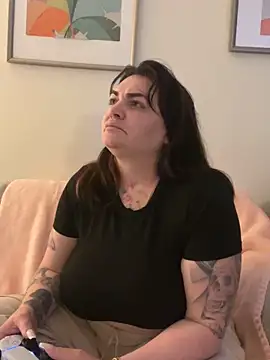 دردشة HeyBABYGIRL الجنسية المباشرة