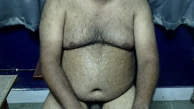 Show modela hairysubcub_70 na web-kameri