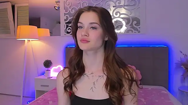 LuisaClover live XXX chat