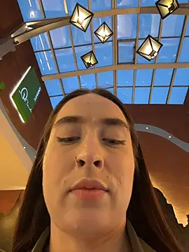 Holly_Play Chat XXX live