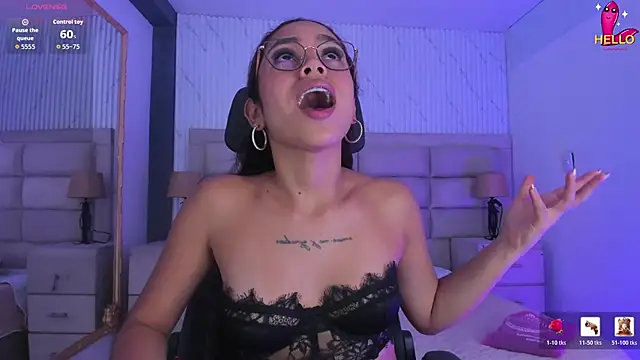 CarolineFyre's Live XXX Chat