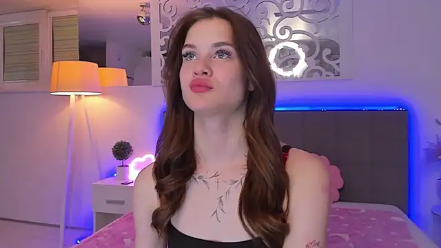 LuisaClover Chat XXX live