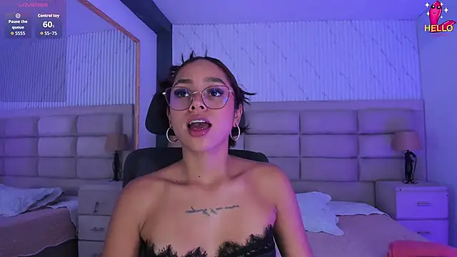 Онлайн чат XXX CarolineFyre