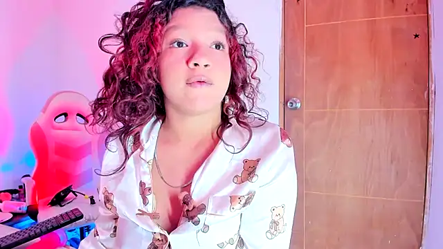 Chat XXX en directo de Emily_Coper18