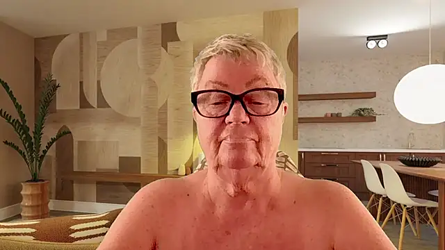 Mystery-GrandmotherのライブXXXチャット