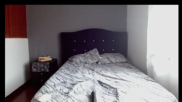 Emilia_1995 Live XXX-Chat