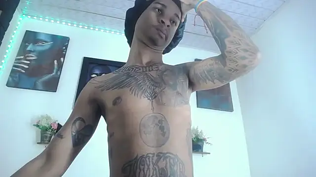 Tatoo_Noah Adlı Modelin Web Kamerası Şovu