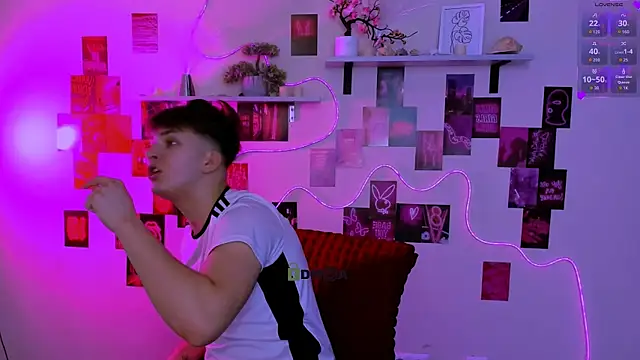 travis_wolf_ Live XXX-chat