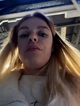 XXX chat uživo modela HarrietDart