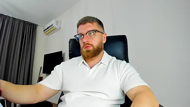 Findom_guy élő XXX-chatje