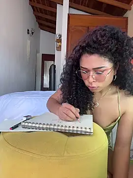 GabriSaenz Show in webcam