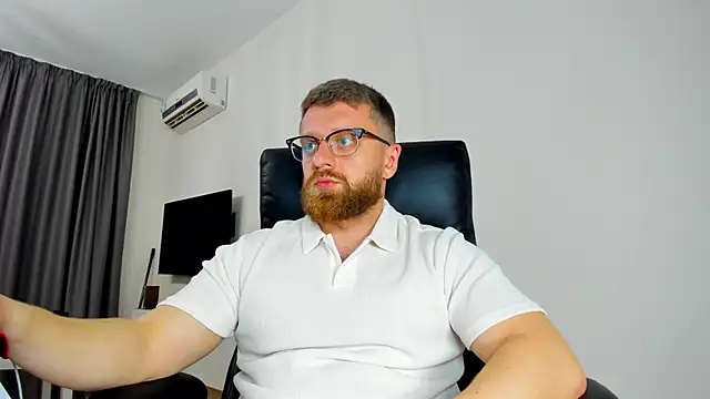 Show modela Findom_guy na web-kameri