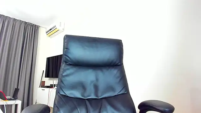 Show modela Findom_guy na web-kameri