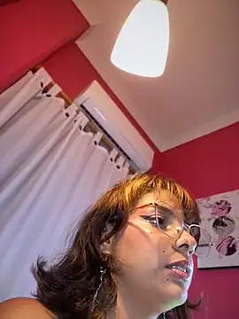 Chat XXX en directo de LeylaKnox