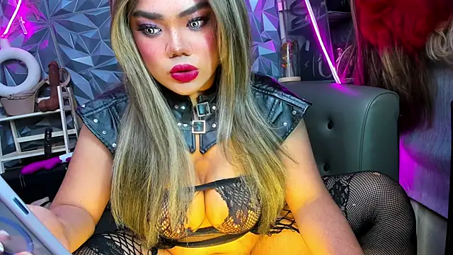 AlwaysHornyMia Webcamshow