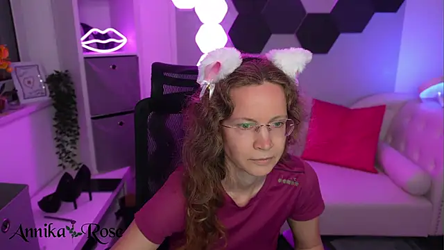 AnnikaRose live XXX chat
