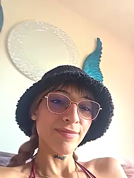 Dani-peggin 即時 XXX 聊天