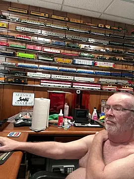 Jcaspen: διαδικτυακό σόου στην κάμερα