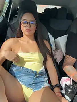 LolaPeeres live XXX chat