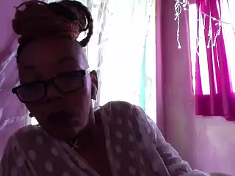 Ladyzee25 Show Webcam