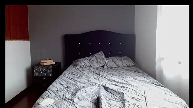 Emilia_1995 现场XXX聊天