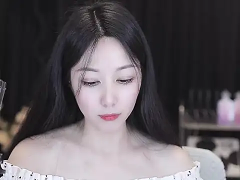 Nuyoah-77 Live XXX-chat