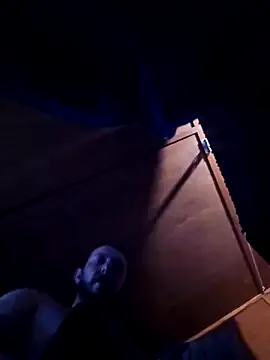 UncutHammer69: διαδικτυακό σόου στην κάμερα