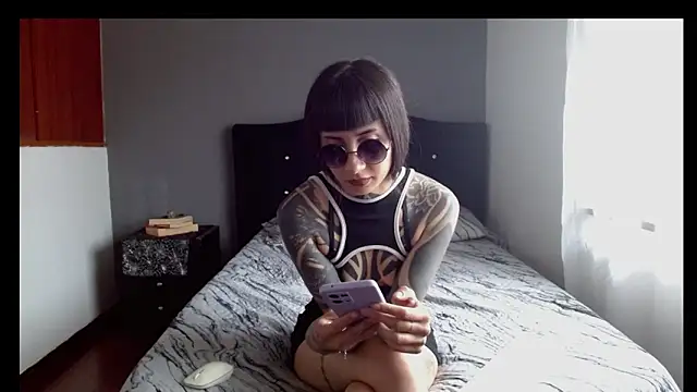 Emilia_1995 现场XXX聊天