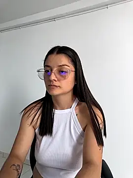 Coralinne__'s Live XXX Chat