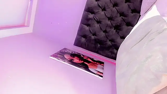 IssabellaIzzy Chat XXX live